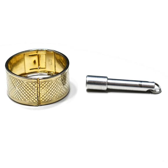 Vintage Coro Pegasus Geometric Hinged Bracelet, Gold Plated, Safety Chain, 1950s - Picture 10 of 10